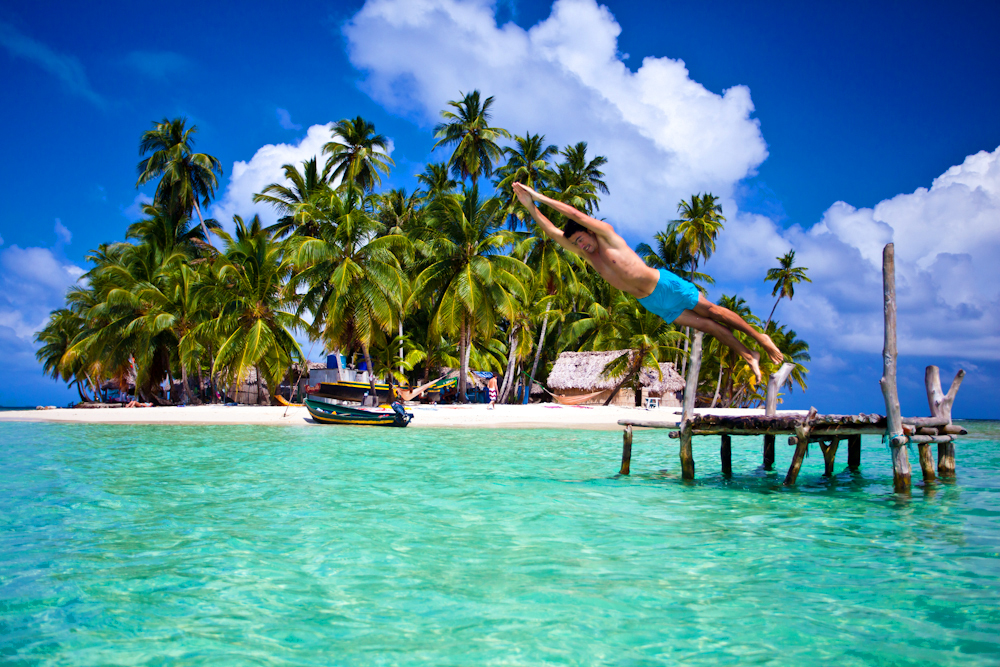 24 scenes of Kuna Indian culture and untouched islands in the San Blas