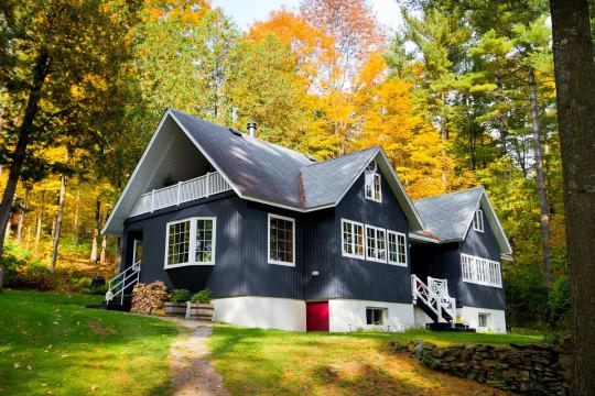 This stylish lake country house is one of Papineau’s listings Photo: AirbnbSecrets.com