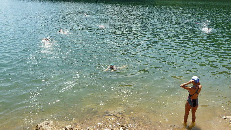 kosovo-swimming