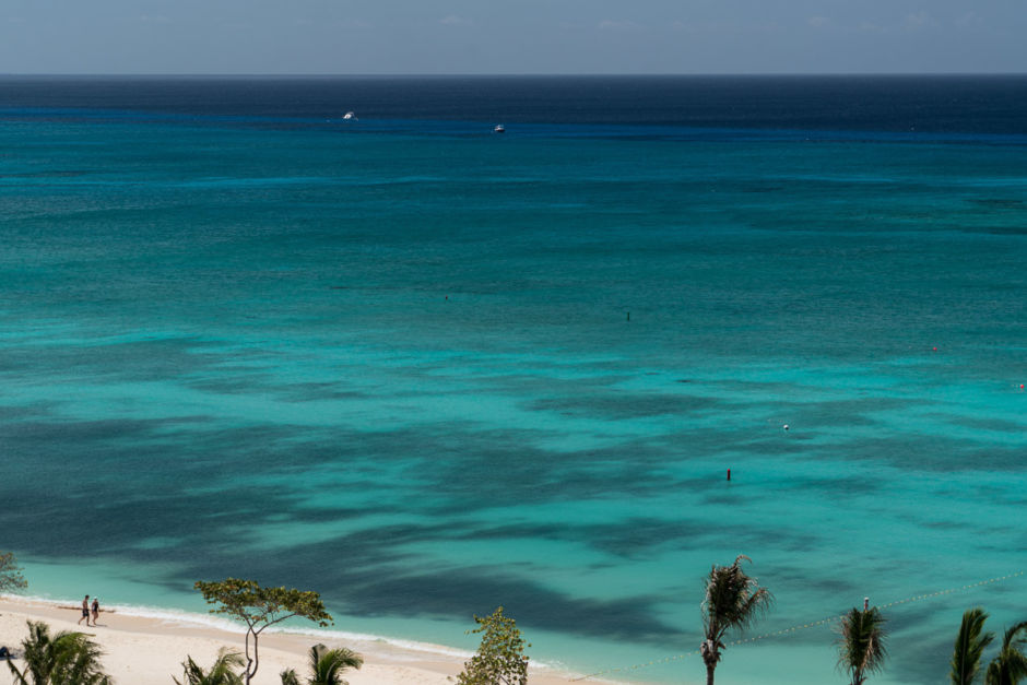 Cayman Islands relax