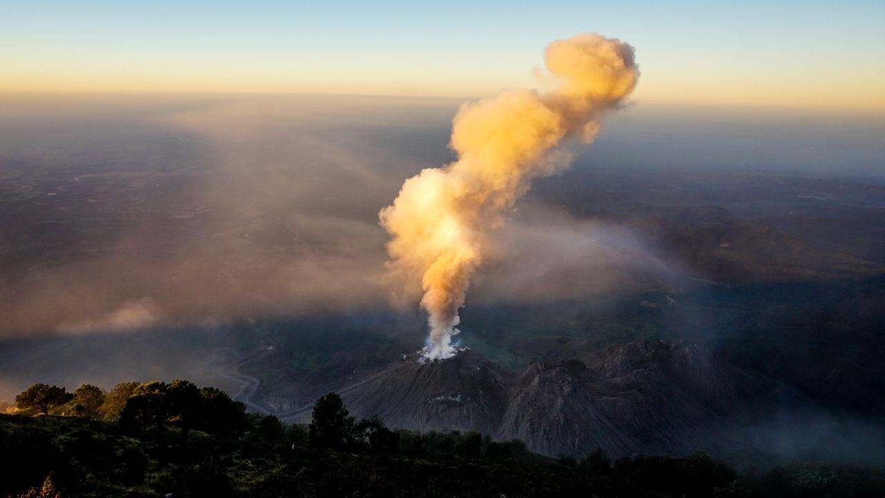 Volcano Santiaguito erupts in Guatemala