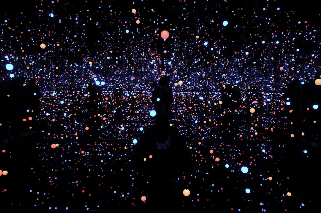 Yayoi Kusama Gleaming Lights of the Souls Infinity Mirror Room