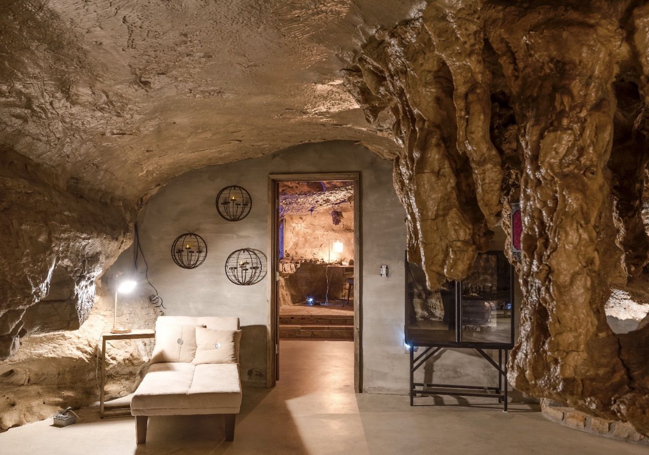 Cave accommodation in the Ozark Mountains in Arkansas