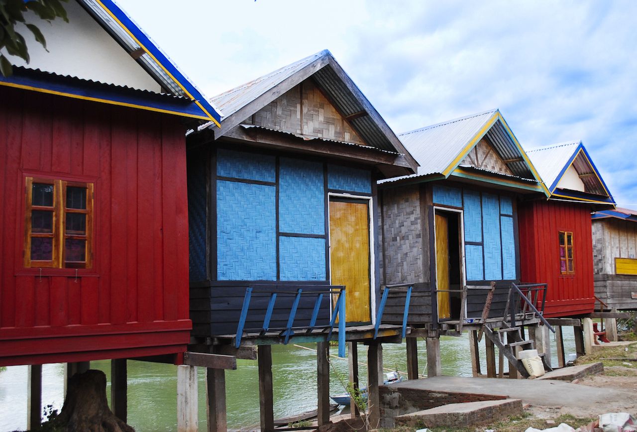 Bungalows in the Four Thousand Islands, Loas