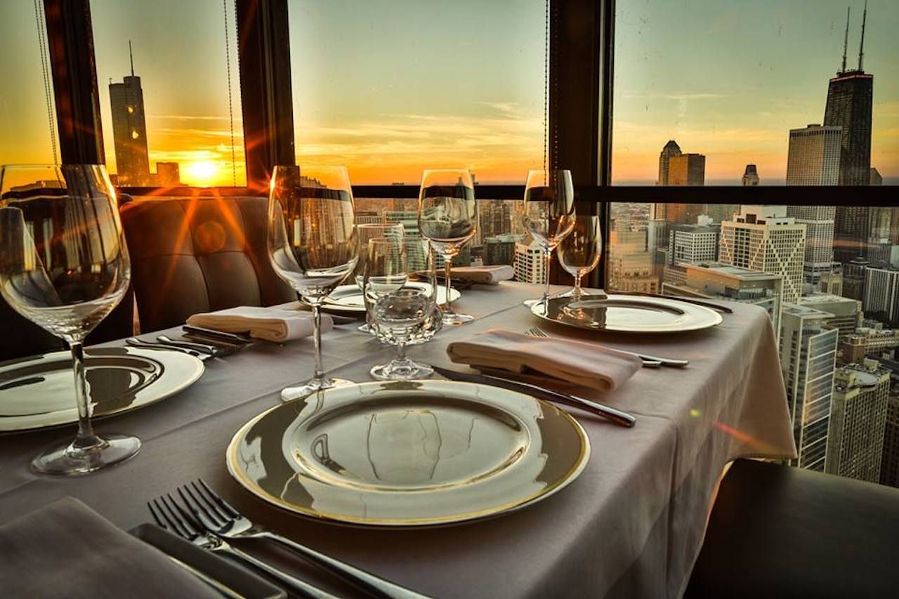 Restaurant dining room overlooking Chicago