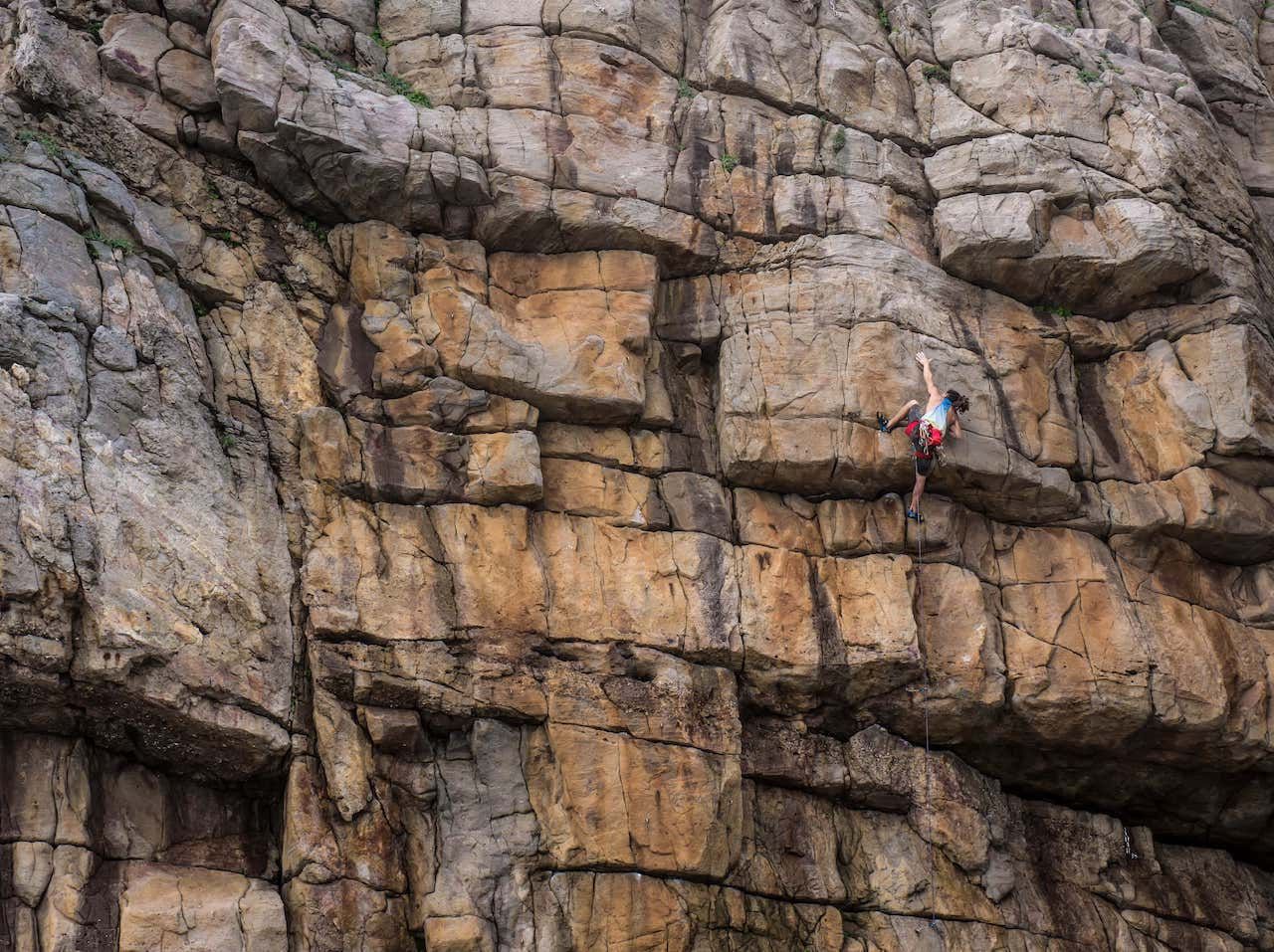 Climbing Long Dong (Dragon Caves) 