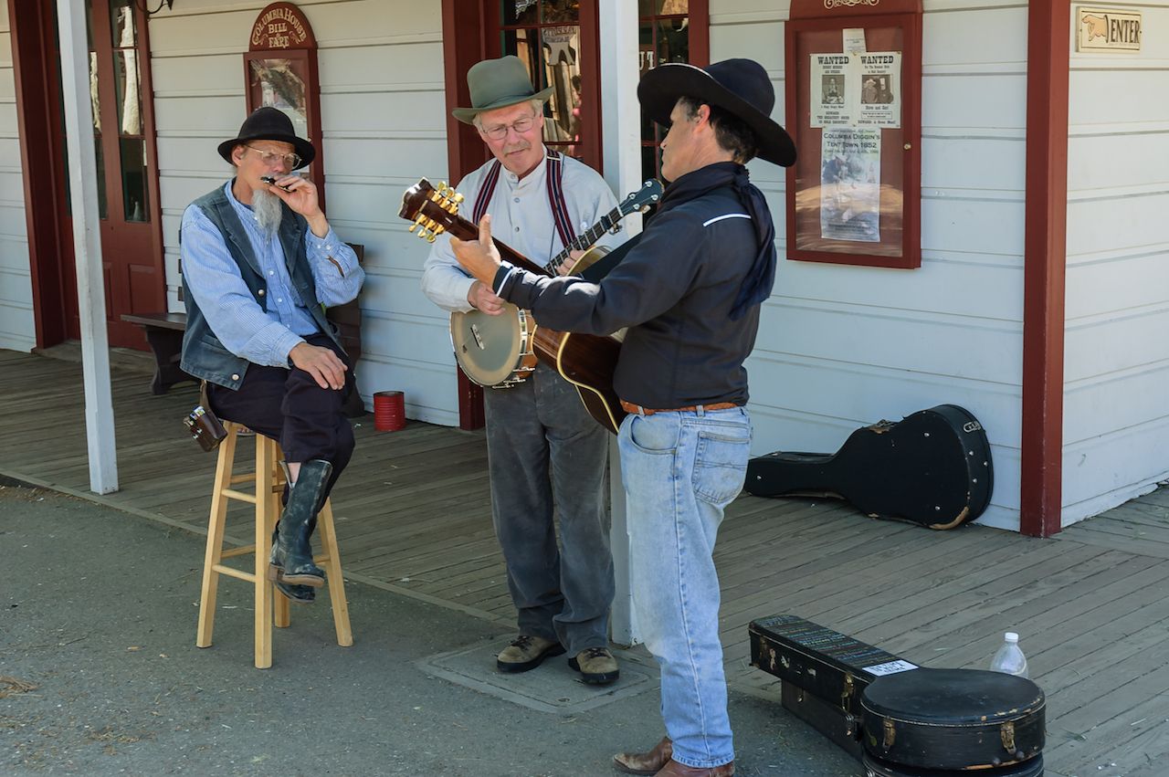 Old senior musicians timers in the western gold mining town of Columbia in California