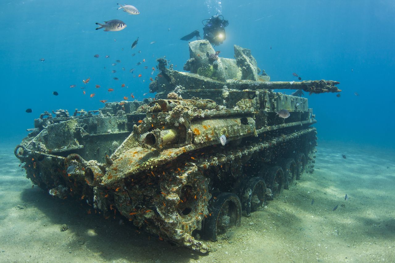 Underwater tank