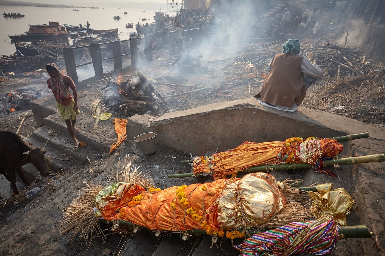 Cremation ceremony in Manikarnika