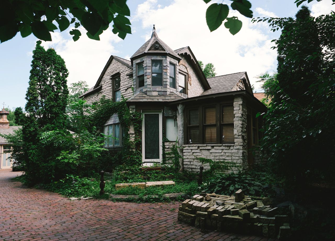 Haunted houses to rent on Airbnb