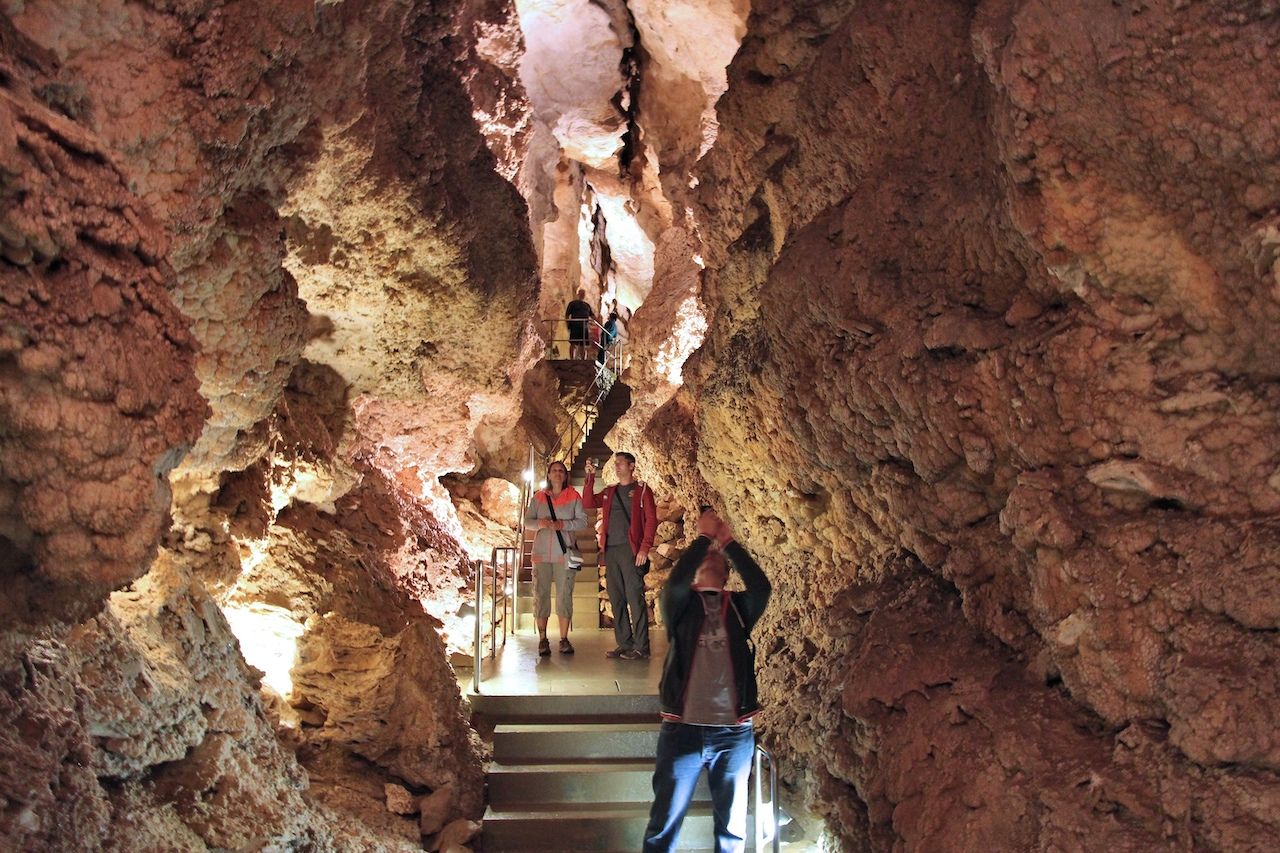 budapest underground cave tour