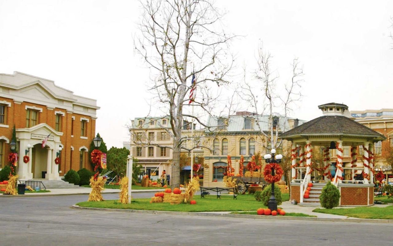 Visit Stars Hollow From Gilmore Girls at Warner Bros. Studio Tour