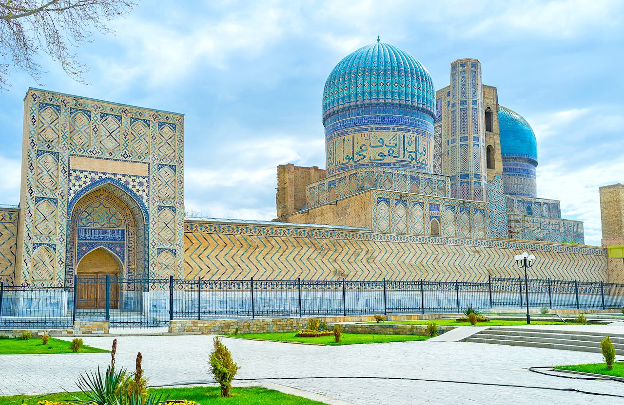 large complex of Bibi-Khanym Mosque