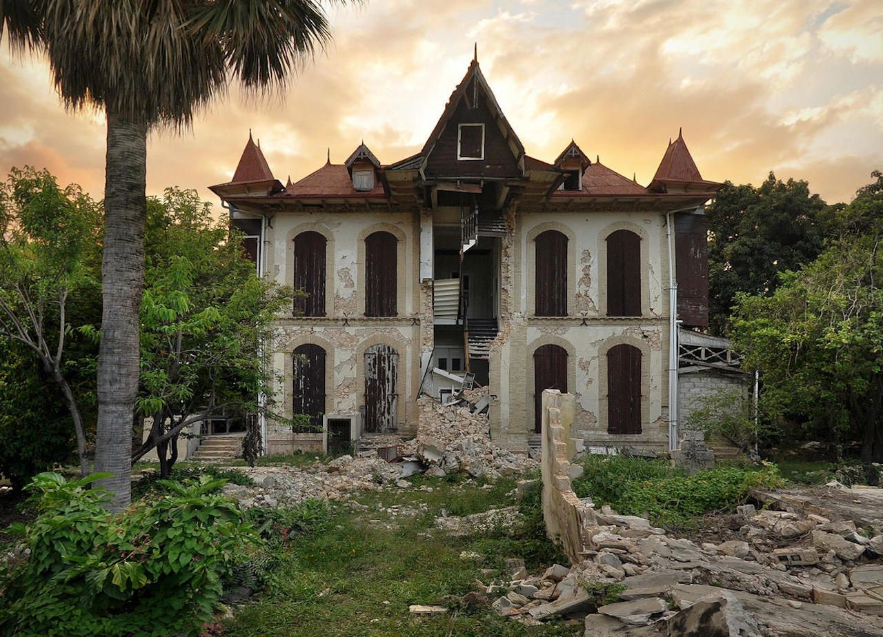 East elevation of the Villa Castel Fleuri on Avenue Christophe after the earthquake