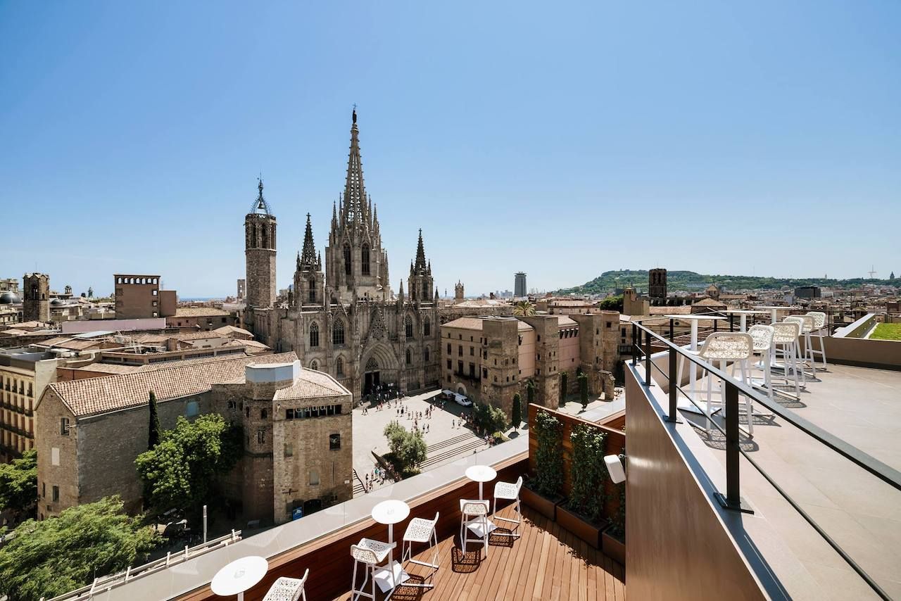 barcelona hotel colon rooftop