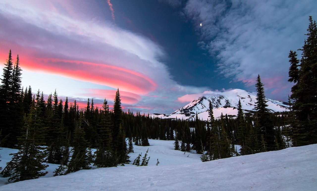 A winter sunrise over the June Lake trail for cross country skiing in Washington