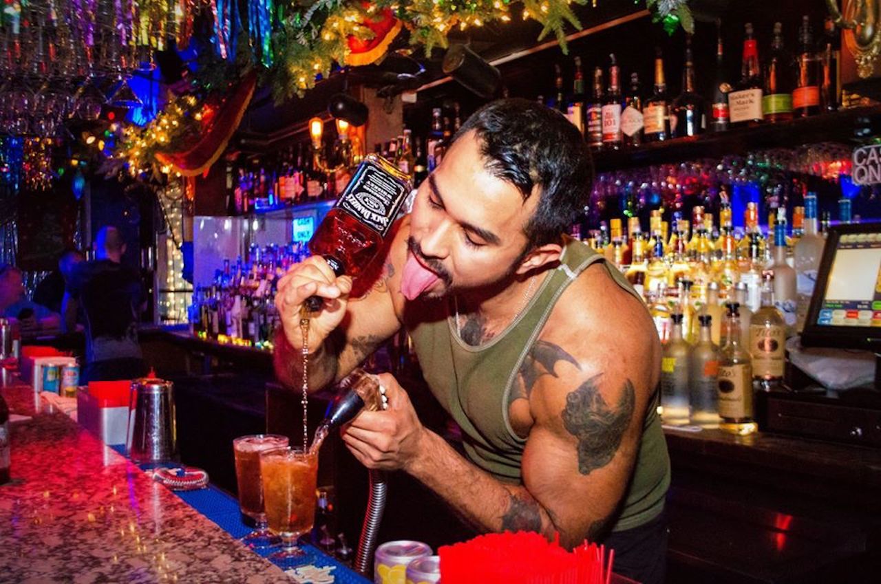 sacramento gay cruise bars