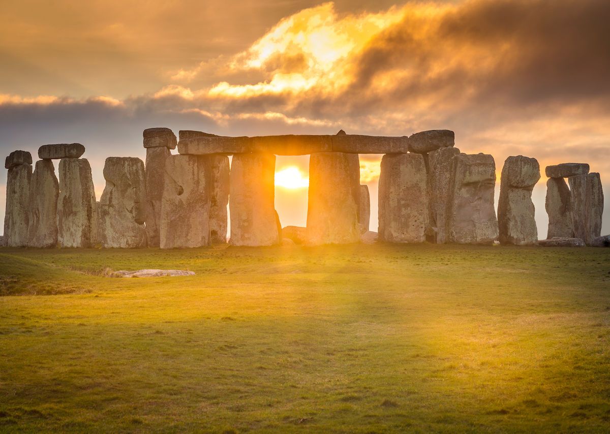 Stonehenge During Solstice 1200x854 
