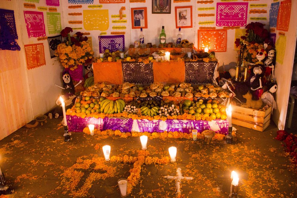 8 elementos ya presentes en el altar de muertos prehispánico