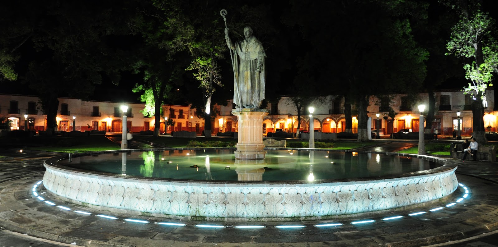 Cosas que hacer en Pátzcuaro: relajarse en la Plaza Vasco de Quiroga.